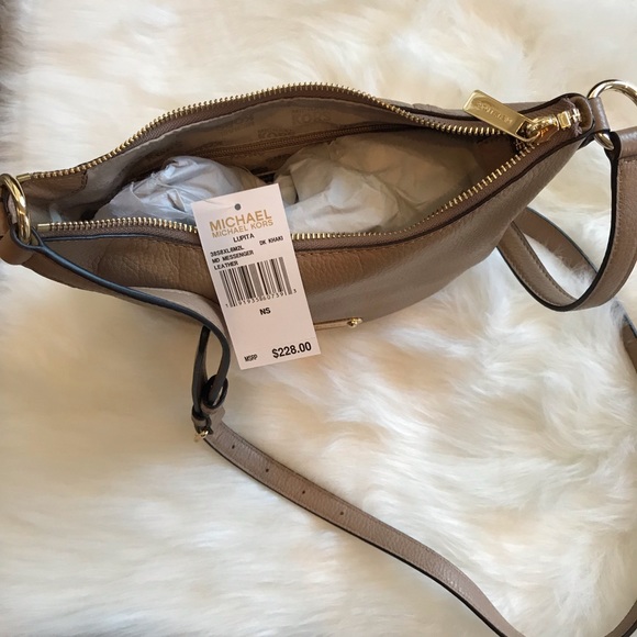 Michael Kors Crossbody. NWT - Picture 5 of 7